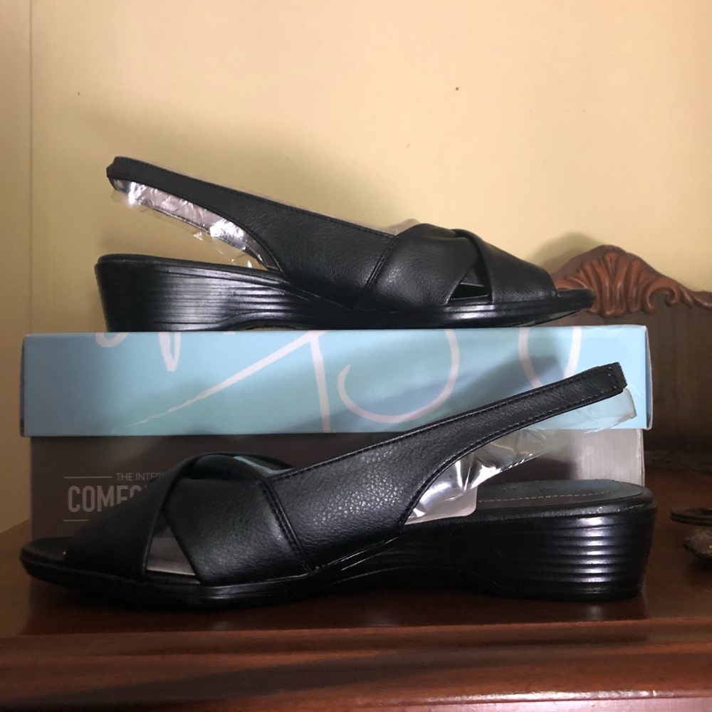 Life Stride NWT Black sling sandal size 8 1/2 wide